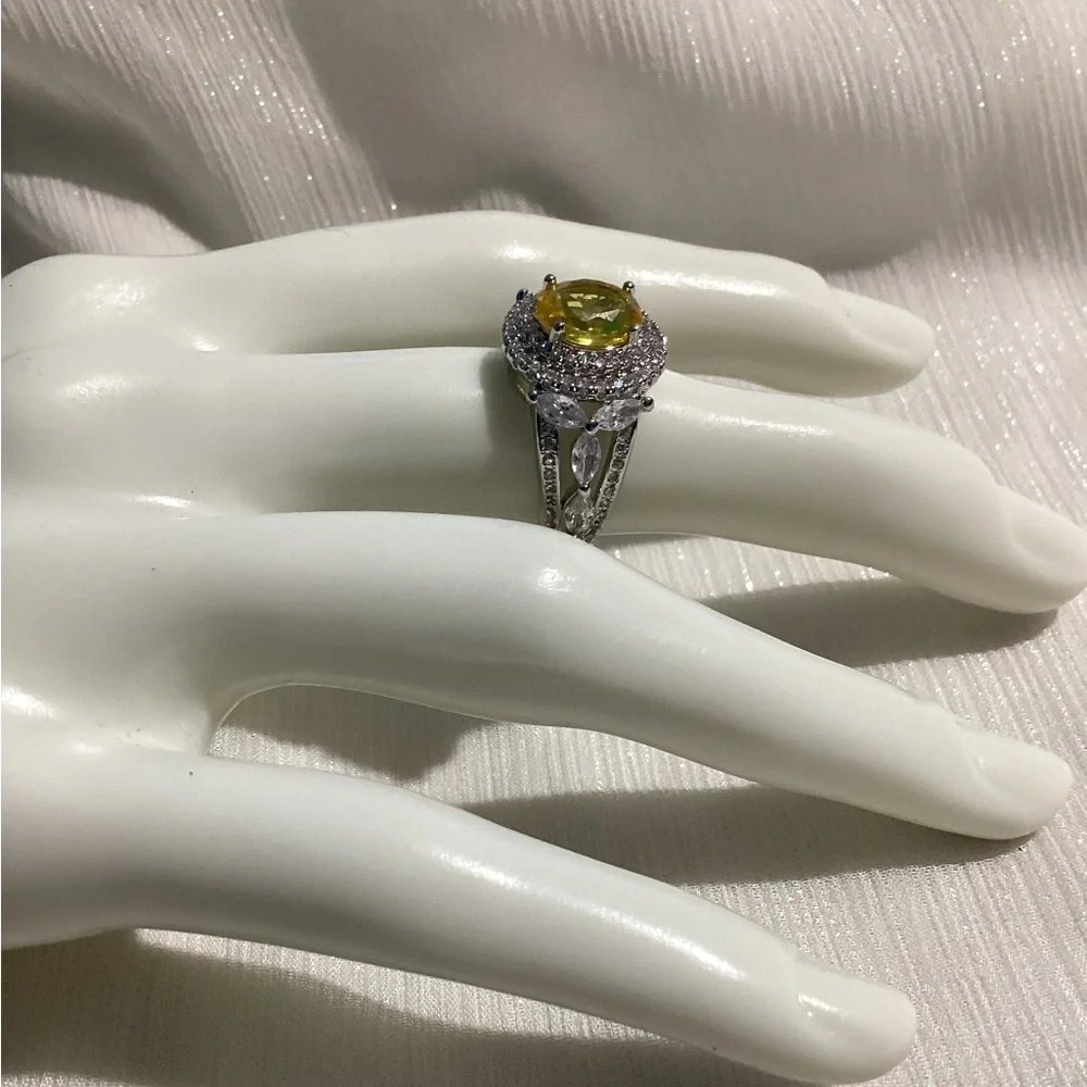 💍Lux Canary Yellow &White Cz Diamond Halo Cocktail Ring